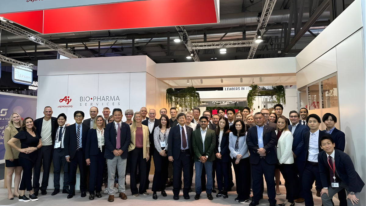 Group photo of Ajinomoto Bio Pharma and Olon teams at industry partnership event